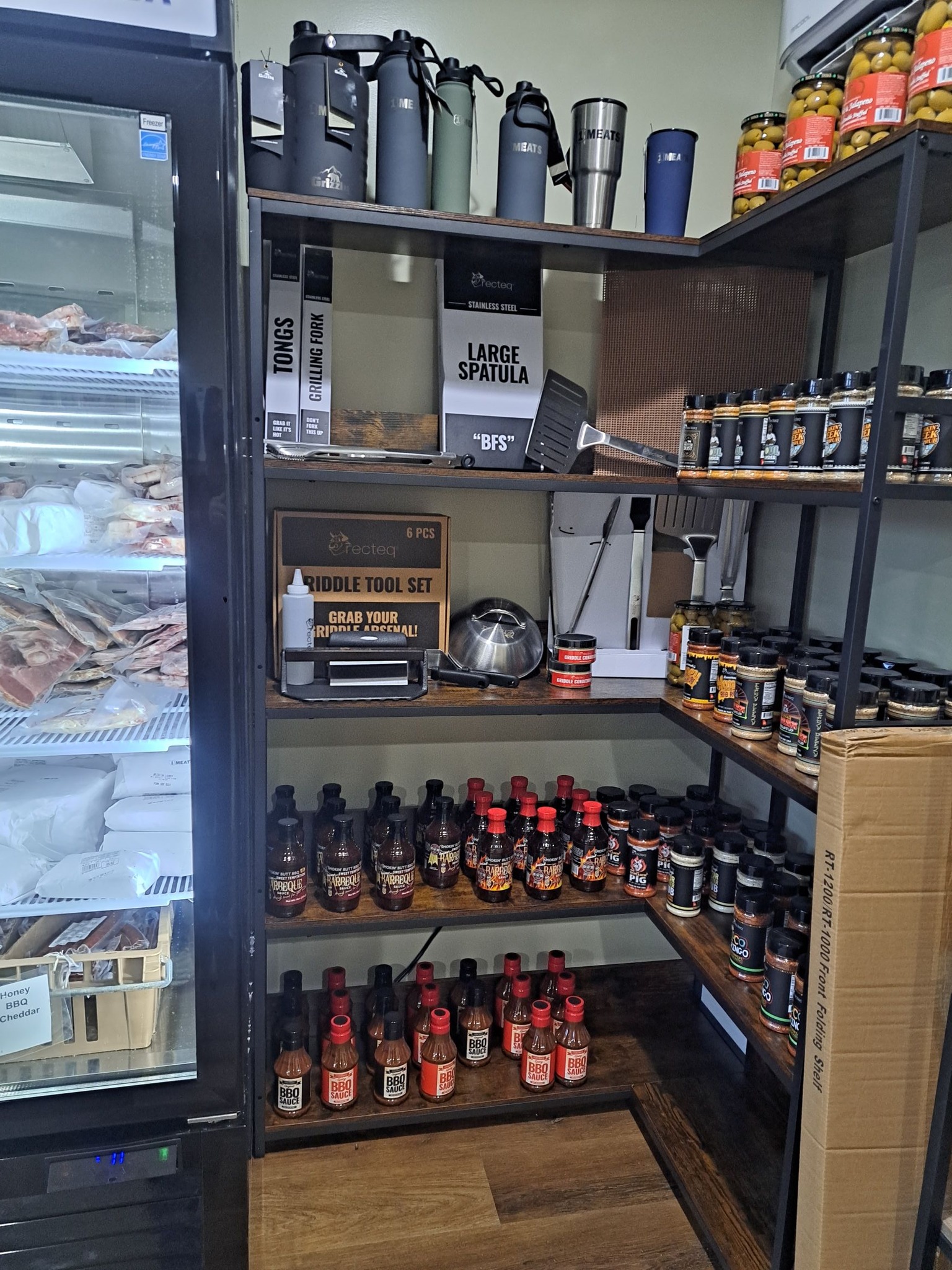 BBQ sauces, rubs & grilling supplies